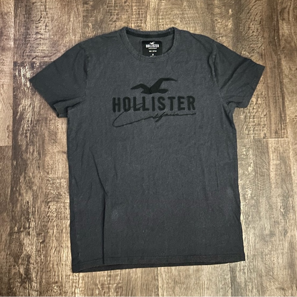 Mens Holister, medium black tshirt